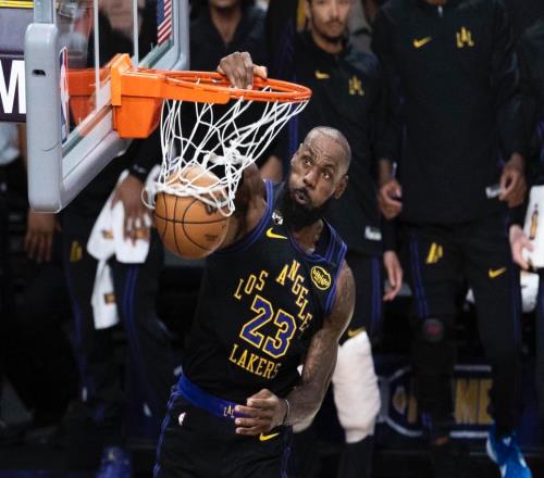 詹姆斯距离43000分只差25分!还有一堆待激活纪录!