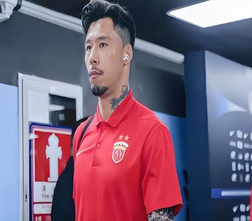 上港主力右后卫明天官宣转会武汉三镇,未来将挑大梁,值得期待