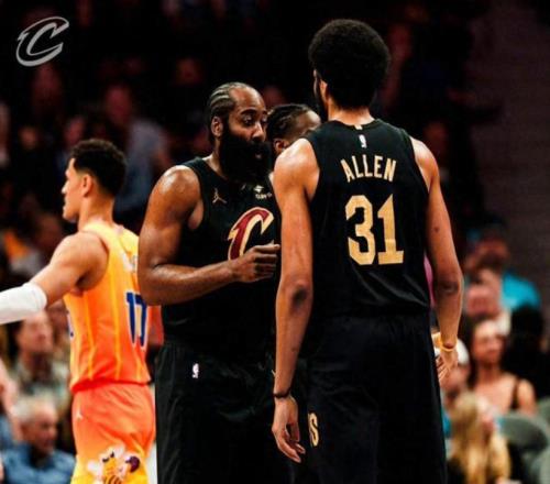 狂轰7连胜!骑士三杀黄蜂,哈登连创3大神迹,新秀登顶联盟第一