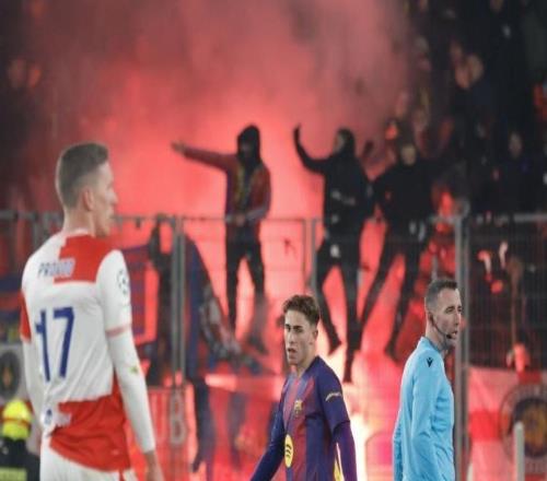 官方：巴萨因在欧冠导致开球延误+球迷放烟火被罚款3.05万欧