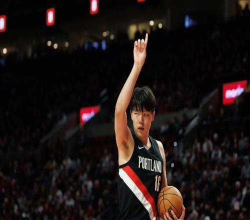 杨瀚森越打越垮了!给足机会5中1,罚球6中2,这怎么敢给地位