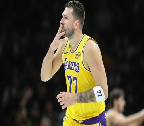 湖人125122险胜快船球员评价:2人满分,4人及格,4人低迷