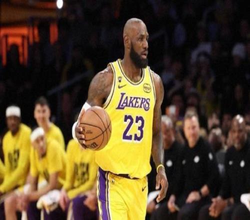 边线球失误险酿祸,詹姆斯13中5取13分3板11助,正负值全队最低