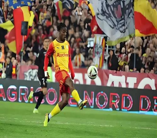 不是张琳芃也不是吾米提江！他才是上港中卫最佳引援，赢得点赞