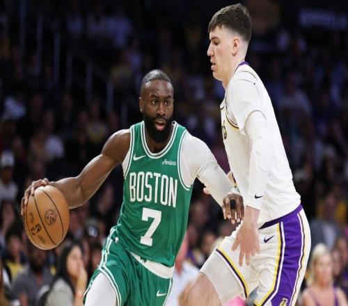 詹姆斯43000分里程悲！湖人遭绿军双枪62分双杀东契奇25分