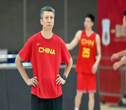 中国男篮官宣世预赛14人名单,徐杰曾凡博落选,内线稍显单薄