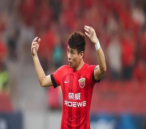 上港队王牌新星已转会到大连队踢中乙,未来值得期待,引发热议