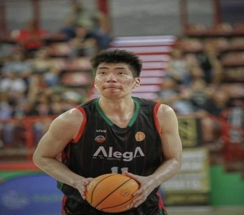 奔波！余嘉豪转机5次驰援中国男篮，从非洲出发飞行超1万公里