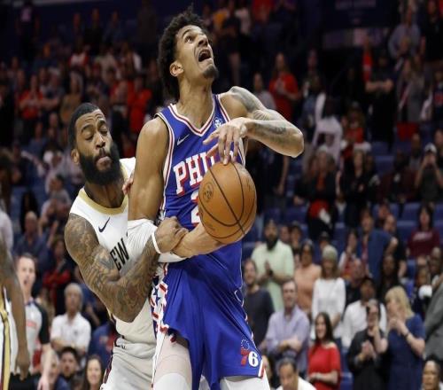 76人爆冷遭鹈鹕逆转吞4连败马克西27+7+5锡安21+6+8