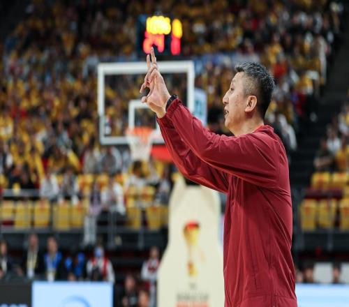 客场作战央视直播,郭士强立下军令状,想赢日本队首发得这样安排