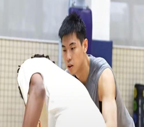 广东队第二阶段变阵曝光!男篮国手改打大前锋,杜润旺让出首发!