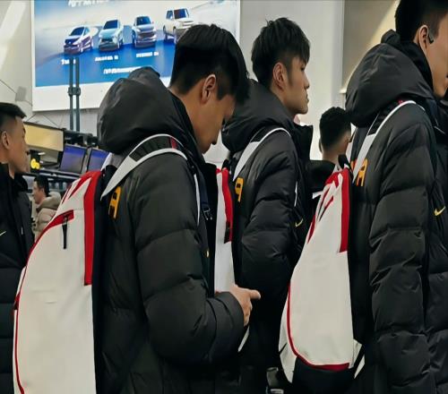 硬杠日本男篮!郭士强苦练:狭路相逢,中国男篮如何逆境重生