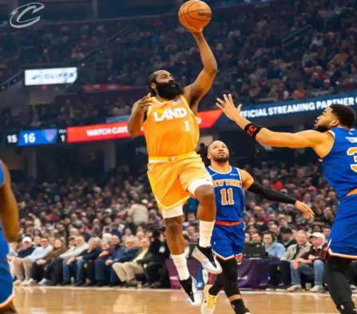 骑士复仇！裁判抢戏，哈登0罚球，米切尔18中5，尼克斯惨败15分