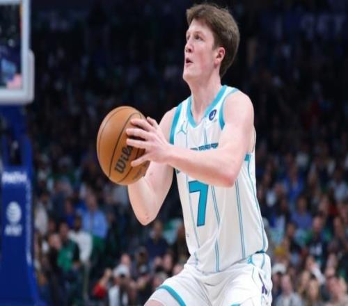 库里迎最强挑战者克尼普尔58场200三分历史最快!