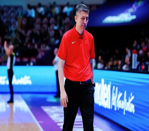 中国男篮正式公布战日本12人大名单,球迷:他俩落选比较合理