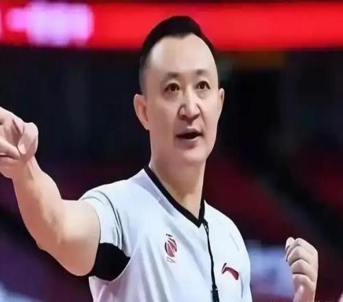 闫军被撤销国际裁判并非意味着天亮了，在CBA，他依然呼风唤雨