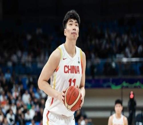 中国男篮VS日本,CCTV5明晚直播!余嘉豪从西班牙飞北京再到琉球