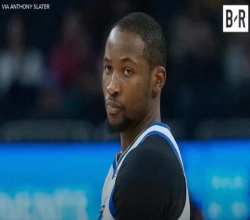 离开勇士的第一场比赛，库明加笑了一整场