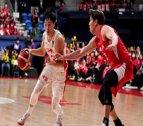 男篮12人大名单出炉!胡明轩、赵嘉义落选,原因曝光!外线成隐患