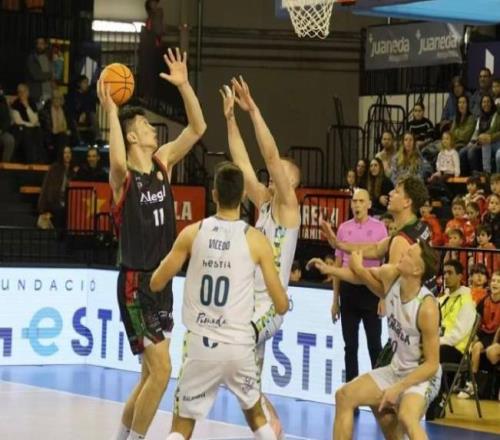 余嘉豪2.8万里驰援郭士强,他是战胜日本男篮的最后底牌