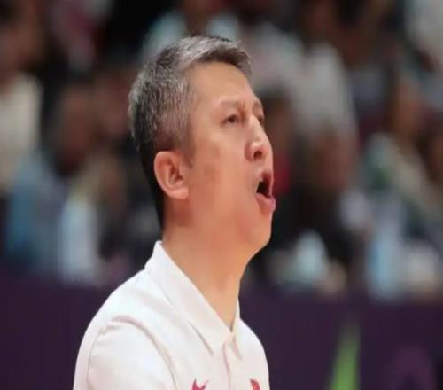 哨子有点偏日本男篮首节罚球14罚7中，中国男篮3罚1中