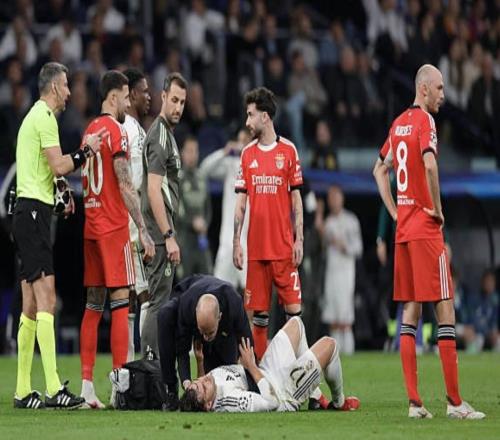 颈部受伤，劳尔阿森西奥被救护车送往医院进行检查