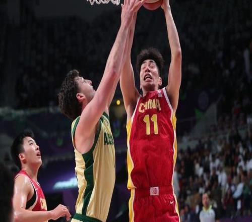 世界杯预选赛客场挑战日本队，中国男篮必须要攻出去