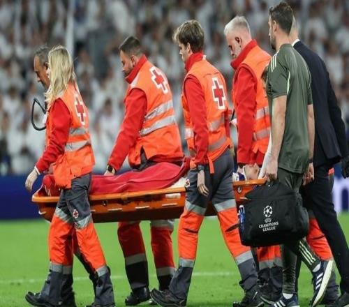 大水冲了龙王庙！皇马球员短时间两次相撞，阿森西奥被担架抬出