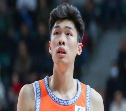 官宣！CBA全明星换人，张镇麟捡漏，1人意外顶上，球迷为何不买账