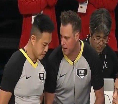 日本著名体育编辑为中国男篮喊冤:若吹罚更公平,日本可能惨败