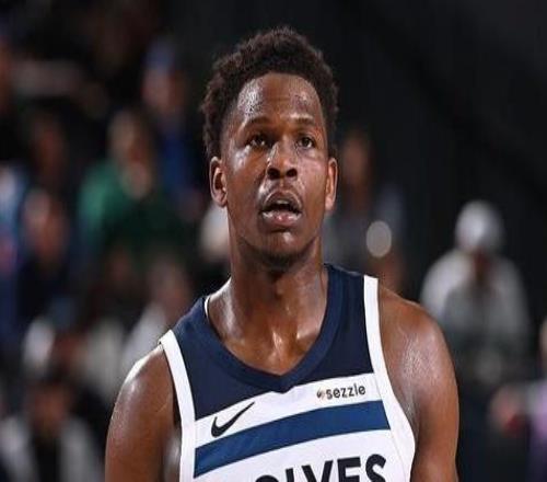 爱德华兹:关键时刻我更愿意相信自己投那些属于我的机会球