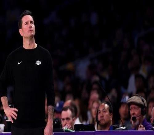 雷迪克:讨论过限制太阳的出手次数但他们还是投了50次三分球