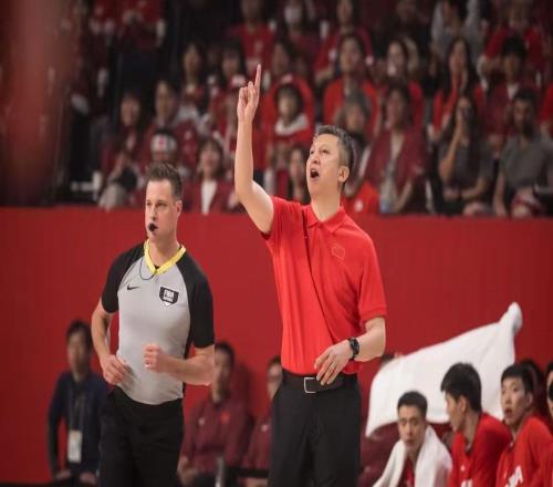 不是赵继伟！不是胡金秋！男篮14分逆转最大功臣，贺希宁奇兵天降