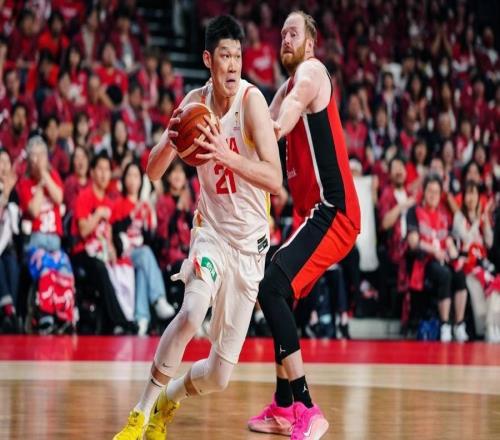 这一夜，李弘权哭了，多少中国男篮的球迷也哭了