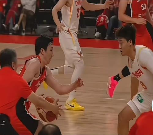 恶人先告状日本球迷投诉郭士强抢断犯规，会遭国际篮联处罚吗
