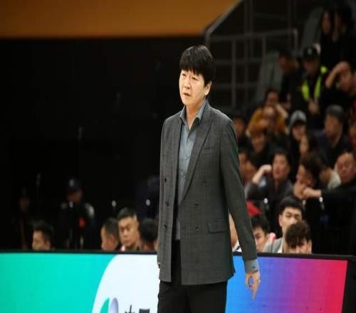 好消息！山东男篮新外援终于要来了，邱彪给出时间表，这下放心了