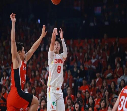 5打8中国男篮15分逆转日本,这吹罚不要太离谱!