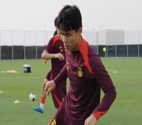 德转:杨黔东自由身加盟海港此前他与恒大足校陷入合同纠纷