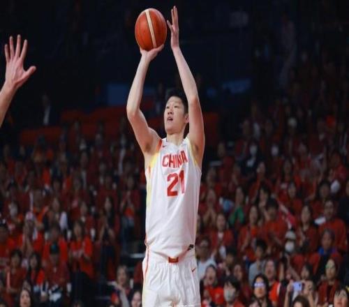 央视新闻发文祝贺中国男篮：小伙子们好样的，赞！