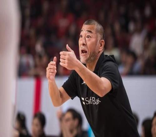 不是贺希宁,不是赵继伟,日本主帅盛赞男篮1人,郭士强也没想到