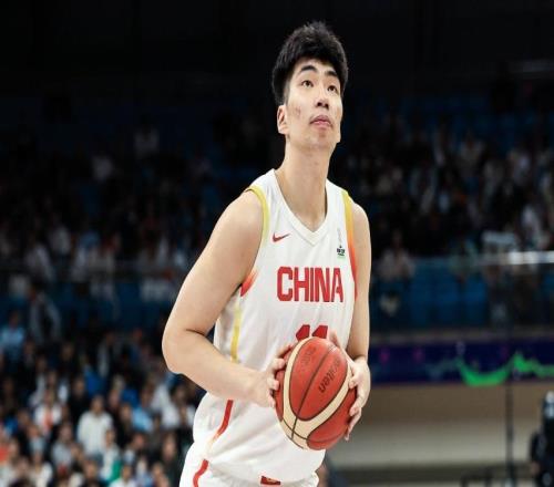 舟车劳顿后状态很不理想，中国队根本不应该把他从大老远召回来