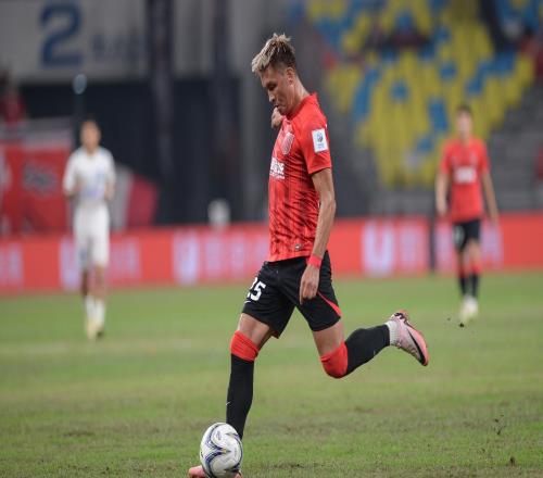 官方：成都蓉城与35岁中场买提江完成续约