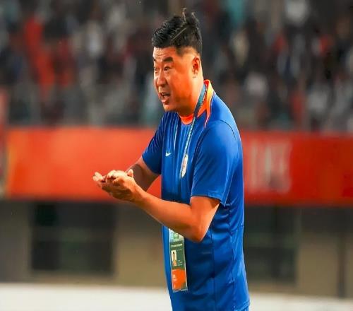 取消20年传统后惨败!助教离队韩鹏遭质疑,泰山队将为保级而战