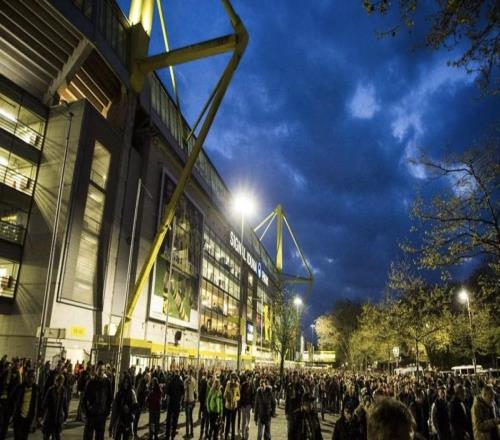 罢工致公共交通停运,多特建议球迷骑车或者走路前往球场观战