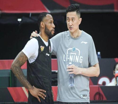 广东男篮三冠功勋成为教练,上海外援回归困难,四川又成全华班