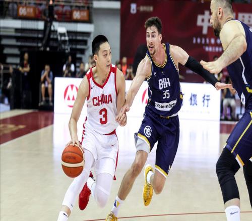 男篮不变阵！胡明轩无缘名单，男篮3人要爆发，高诗岩教训老对手