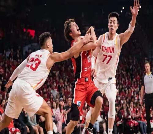 国家队最后一投世预赛两战4中1合计2分,国家队真没他的位置了