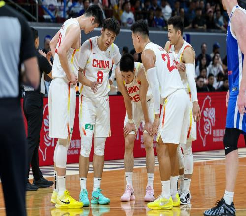 惊险翻盘！男篮差点翻船，赵继伟超远三分救主，两连胜到手