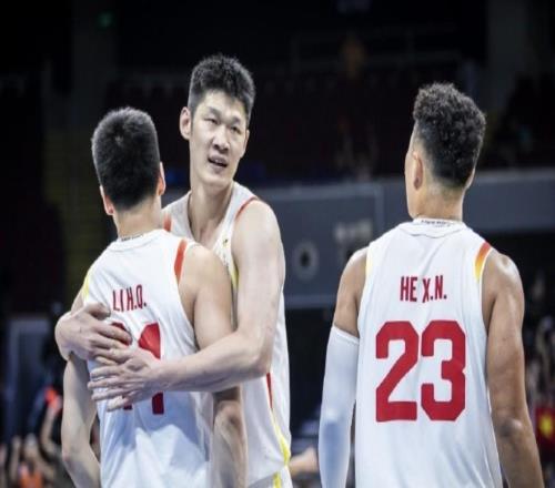 杨鸣:锋线群整体发挥取胜,这是中国男篮近年来少有的案例