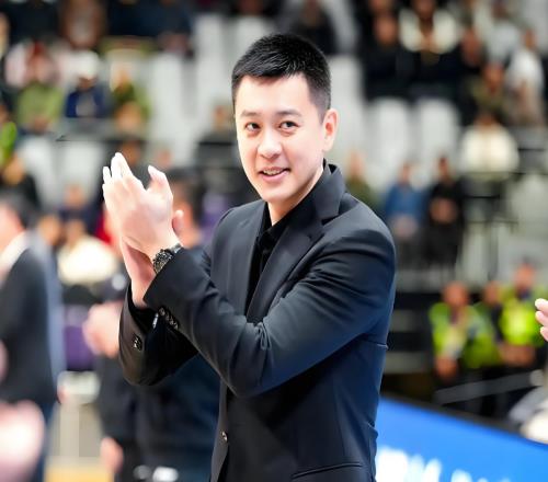 不是胡金秋,不是赵继伟!杨鸣点赞男篮3人,是赢球的关键